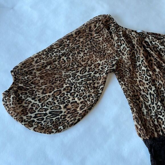 UNYX Animal Print Sheer Top w/Lace Bottom and Wide Sleeve - Picture 5 of 7